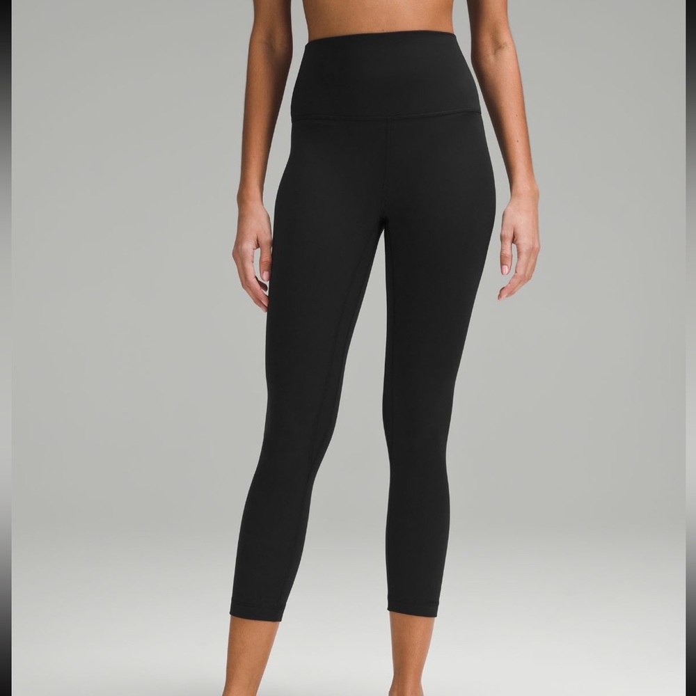 Like New Lululemon Align High-Waisted Cropped Black Leggings size 4